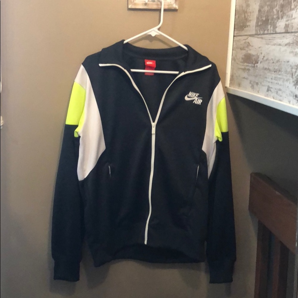 New w/o tags Men’s Nike Zip-up (L)